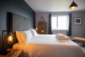 Postel nebo postele na pokoji v ubytování Grianaig Guest House & Restaurant, South Uist, Outer Hebrides