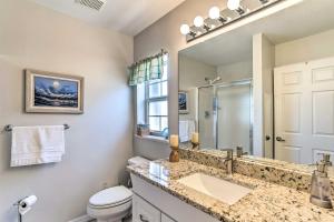 Un baño de Oasis House at The Nettles Island Resort!