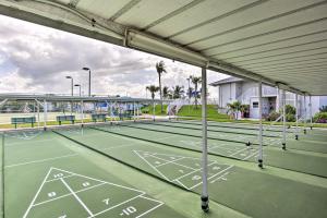 Instalaciones para jugar a tenis o squash en Oasis House at The Nettles Island Resort! o alrededores