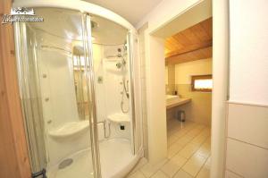 A bathroom at Appartamenti Green by Livigno Accomodation Még 37 kép