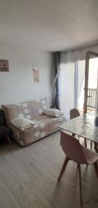 Zona d'estar a apt cosy, 4 pers, plein centre ville, parking offert