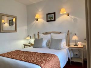 Postel nebo postele na pokoji v ubytování Hôtel Porte de Camargue - Les Quais d'Arles