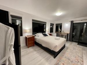 Fotografie z fotogalerie ubytování Waterfront Private Room With Hot Tub & Firepit v destinaci Ucluelet