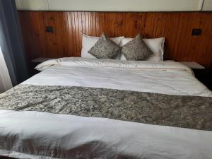 Postel nebo postele na pokoji v ubytování Kanari B&B