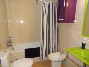 A bathroom at Los Juncos