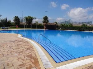 The swimming pool at or close to Los Juncos