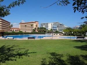 The swimming pool at or close to Los Juncos