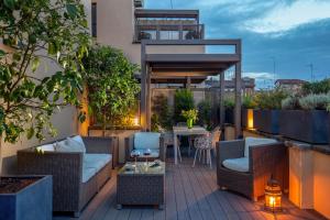 A seating area at Monti Palace Hotel