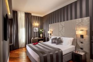 A bed or beds in a room at Monti Palace Hotel
