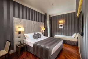 A bed or beds in a room at Monti Palace Hotel