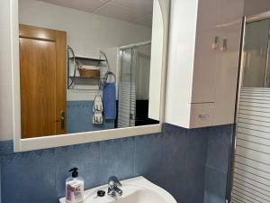 A bathroom at Can Solé