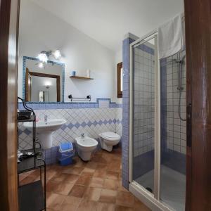 A bathroom at Agriturismo Su Barcu