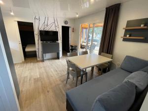 Kuchyň nebo kuchyňský kout v ubytování Mobile Home BARTOL de LUX