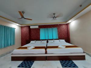 Postel nebo postele na pokoji v ubytování ICONIC Hotel Digha + 37 fotografií
