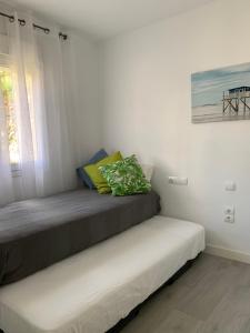 Postel nebo postele na pokoji v ubytování Tulipanes Benalmádena - Parking privado + 20 fotografií