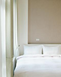 En eller flere senger på et rom på 宜蘭-讀好民宿 Read Nice House B&B 電梯民宿
