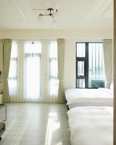 En eller flere senger på et rom på 宜蘭-讀好民宿 Read Nice House B&B 電梯民宿