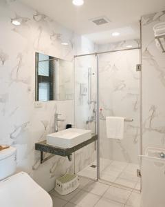 A bathroom at 宜蘭-讀好民宿 Read Nice House B&B 電梯民宿 Még 37 kép