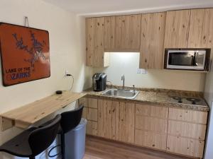 Gallery image of Loft , boat dock, 2 bedrooms , pet friendly in Gravois Mills +11 photos