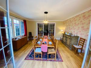 a dining room with a long table and chairs at Le Portanel in Eymet