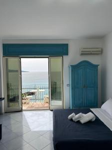 A bed or beds in a room at Residenza Mare di Sotto Sorrento