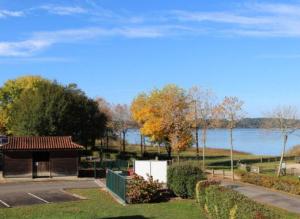 Photo de la galerie de l'établissement Les Terrasses du Lac piscine et vue Lac A4, à Aureilhan
