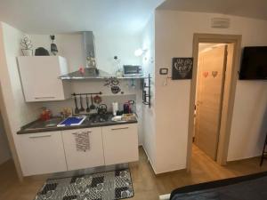 A kitchen or kitchenette at Residence Emozioni Ortigia