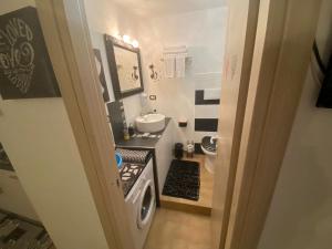 A kitchen or kitchenette at Residence Emozioni Ortigia