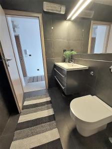 Kúpeľňa v ubytovaní Urban Nest, sunny apartment 4 stars Rijeka + 20 fotografií
