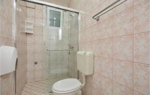 Kúpeľňa v ubytovaní 1 Bedroom Nice Apartment In Saplunara