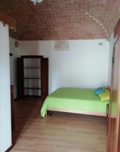 Ένα ή περισσότερα κρεβάτια σε δωμάτιο στο PIAZZETTA DEL FORNO GRAZIOSO BILOCALE ad ASSERGI