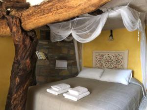 Fotografia z galérie ubytovania Garden House - Lovely Stone Built House with Panoramic View v destinácii Volissos