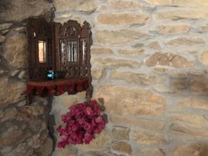 Fotografia z galérie ubytovania Garden House - Lovely Stone Built House with Panoramic View v destinácii Volissos
