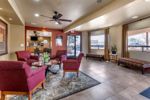 a living room with chairs and a table and a couch at Best Western Cottonwood Inn in Cottonwood