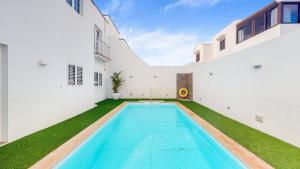 Bazén v ubytování VILLA ANIL Lanzarote nebo v jeho okolí