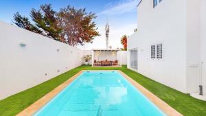Bazén v ubytování VILLA ANIL Lanzarote nebo v jeho okolí