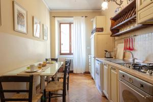 Gallery image of Ponte Vecchio 3 bedroom apartment in Florence