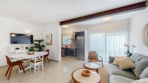 Kuchyň nebo kuchyňský kout v ubytování VILLA ANIL Lanzarote