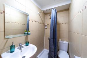 Un Lugar House Canteras - Coliving的一间浴室