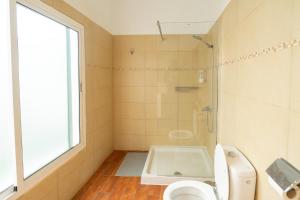 Un Lugar House Canteras - Coliving的一间浴室