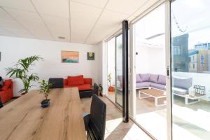 Un Lugar House Canteras - Coliving的休息区