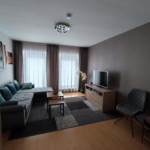 a living room with a couch and a tv at Apartment Villa Ksenija in Ostend
