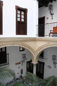 widok na wnętrze budynku w obiekcie Palacio San Bartolomé w mieście El Puerto de Santa María