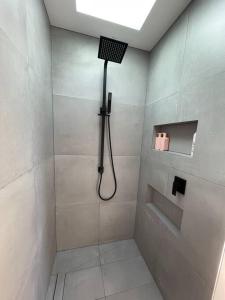 Un baño de The Cube