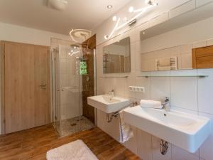 a bathroom with two sinks and a shower at Hoellerhof Luxe in Forstau