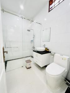 Phòng tắm tại Linh Phuong 6 Hotel