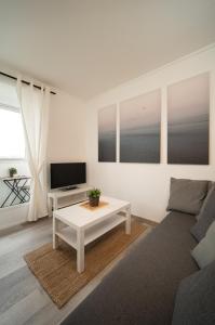 a living room with a couch and a table at Appartement tout équipé parking balcon 2 chambres in Marseille