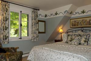 Tempat tidur dalam kamar di Le Petit Clocher Gite Touristique B & B
