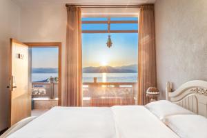 Postel nebo postele na pokoji v ubytování Blue Sea Hotel