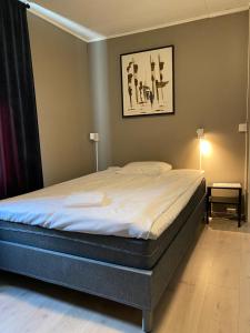 En eller flere senger på et rom på Mosjøen Overnatting, Tordenskjolds gate 24b